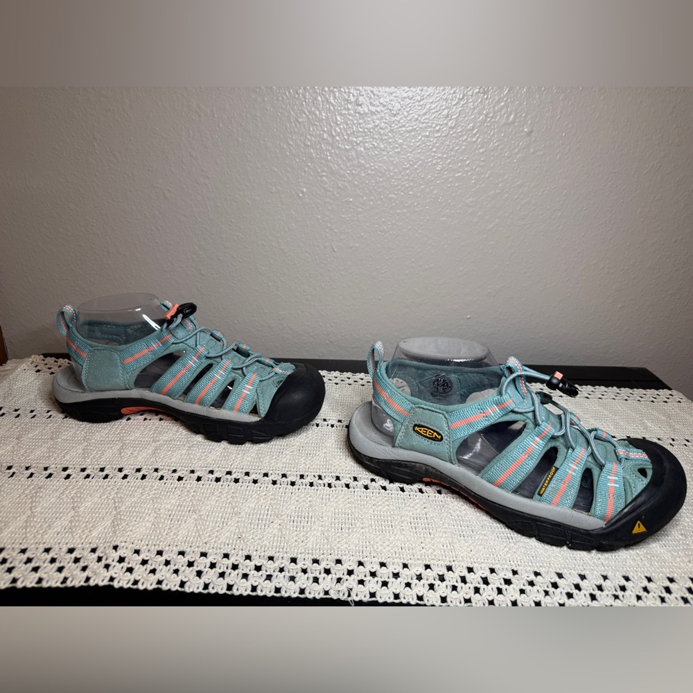 Keen Women’s Teal and Black Outdoor Sandals - Picture 3 of 7